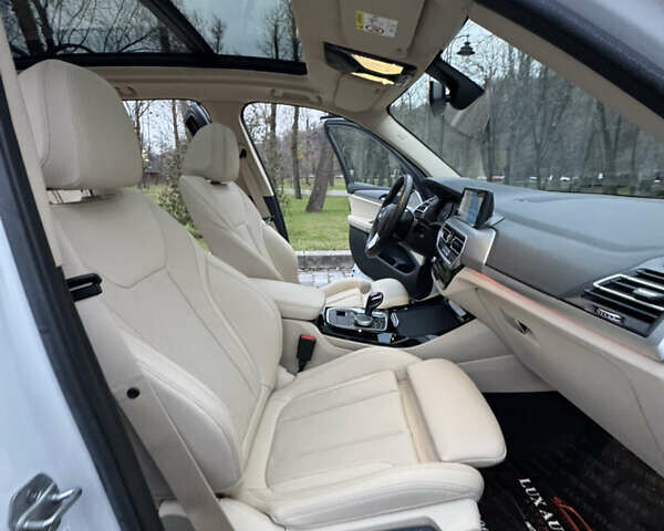 Белый БМВ Х3, объемом двигателя 2 л и пробегом 13 тыс. км за 45555 $, фото 12 на Automoto.ua