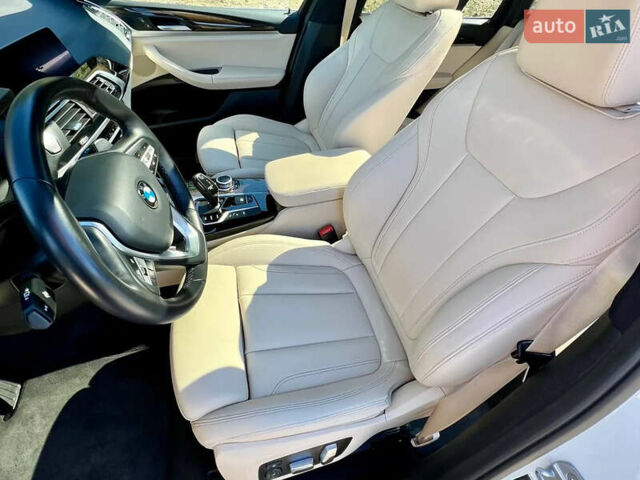 Білий БМВ Х3, об'ємом двигуна 2 л та пробігом 61 тис. км за 30100 $, фото 5 на Automoto.ua