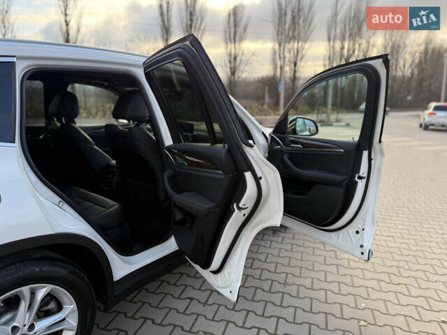 Белый БМВ Х3, объемом двигателя 2 л и пробегом 40 тыс. км за 27950 $, фото 61 на Automoto.ua