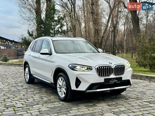 Белый БМВ Х3, объемом двигателя 2 л и пробегом 13 тыс. км за 45555 $, фото 2 на Automoto.ua