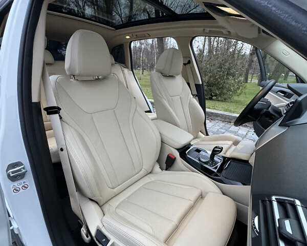 Белый БМВ Х3, объемом двигателя 2 л и пробегом 13 тыс. км за 45555 $, фото 16 на Automoto.ua