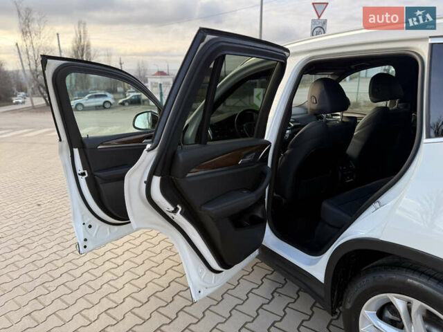 Белый БМВ Х3, объемом двигателя 2 л и пробегом 40 тыс. км за 27950 $, фото 62 на Automoto.ua
