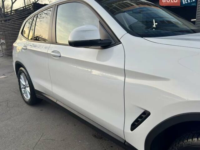 Белый БМВ Х3, объемом двигателя 2 л и пробегом 53 тыс. км за 42000 $, фото 4 на Automoto.ua