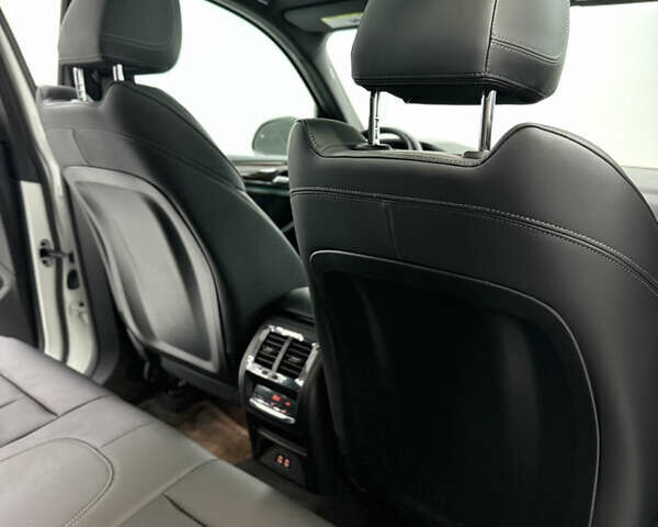 Белый БМВ Х3, объемом двигателя 2 л и пробегом 29 тыс. км за 40500 $, фото 31 на Automoto.ua