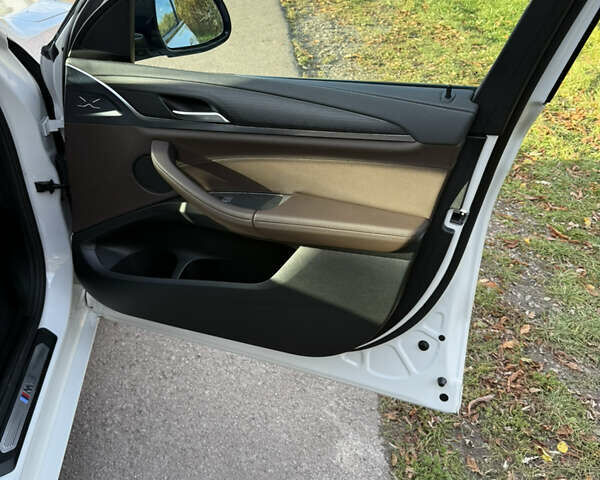 Белый БМВ Х3, объемом двигателя 2.99 л и пробегом 9 тыс. км за 75500 $, фото 22 на Automoto.ua