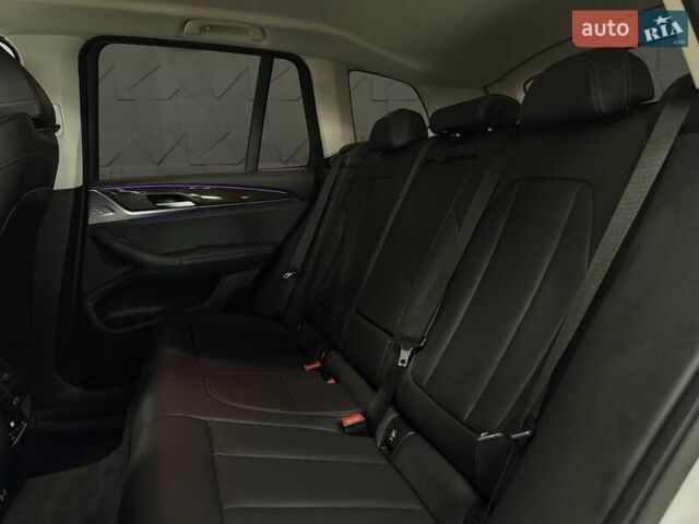 Білий БМВ Х3, об'ємом двигуна 2 л та пробігом 24 тис. км за 49900 $, фото 45 на Automoto.ua