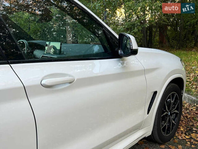 Белый БМВ Х3, объемом двигателя 2 л и пробегом 34 тыс. км за 35500 $, фото 4 на Automoto.ua