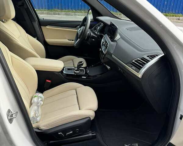 Білий БМВ Х3, об'ємом двигуна 2 л та пробігом 15 тис. км за 46800 $, фото 26 на Automoto.ua
