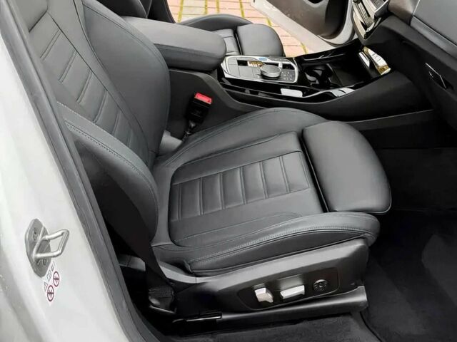 Білий БМВ Х3, об'ємом двигуна 0 л та пробігом 27 тис. км за 28300 $, фото 7 на Automoto.ua