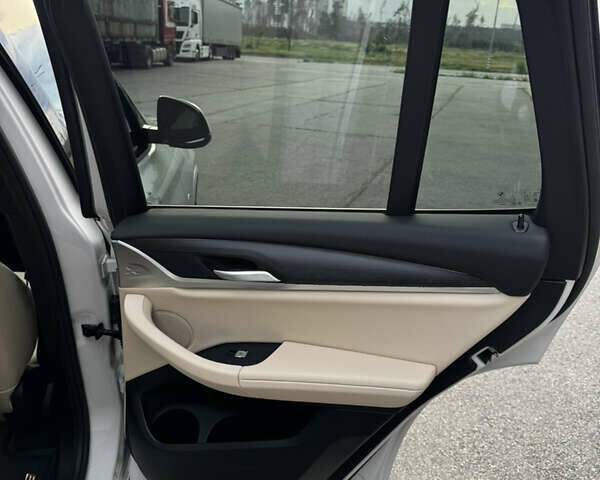 Білий БМВ Х3, об'ємом двигуна 2 л та пробігом 15 тис. км за 46800 $, фото 22 на Automoto.ua