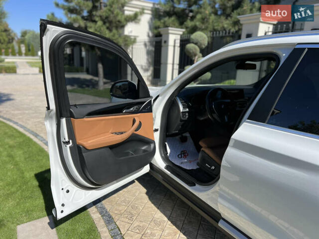 Білий БМВ Х3, об'ємом двигуна 2 л та пробігом 35 тис. км за 55000 $, фото 23 на Automoto.ua
