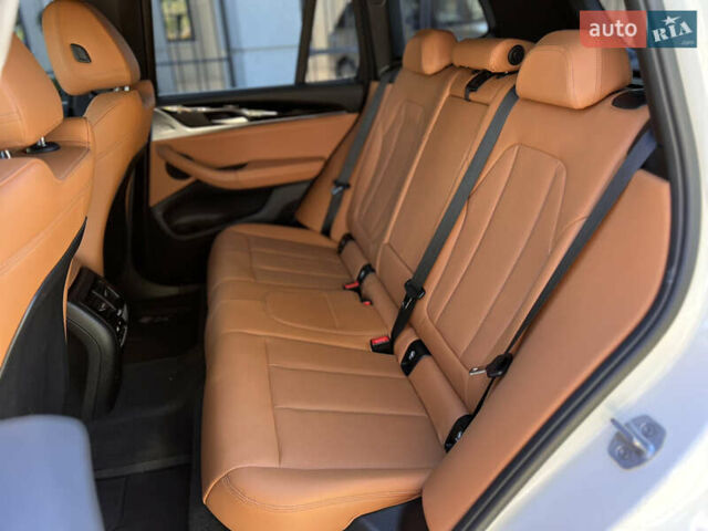 Білий БМВ Х3, об'ємом двигуна 2 л та пробігом 35 тис. км за 55000 $, фото 29 на Automoto.ua