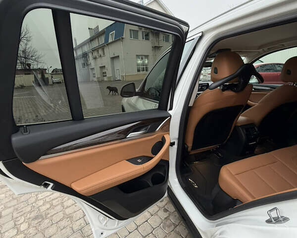 Білий БМВ Х3, об'ємом двигуна 2 л та пробігом 39 тис. км за 47600 $, фото 19 на Automoto.ua