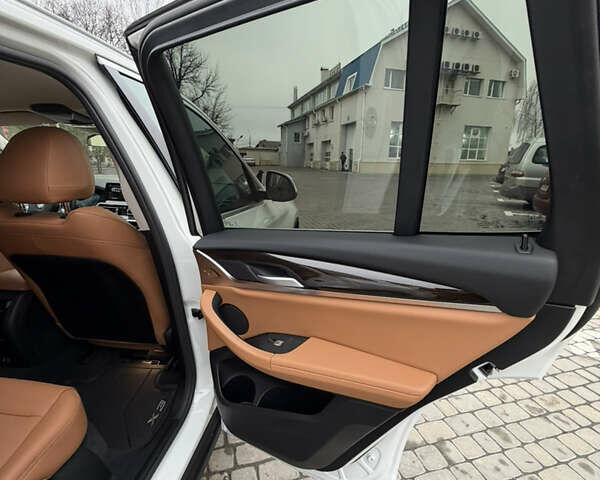 Білий БМВ Х3, об'ємом двигуна 2 л та пробігом 39 тис. км за 47600 $, фото 28 на Automoto.ua