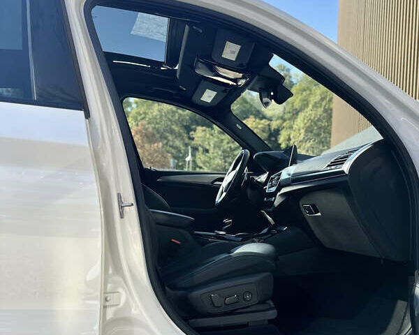 Білий БМВ Х3, об'ємом двигуна 2 л та пробігом 4 тис. км за 54600 $, фото 12 на Automoto.ua