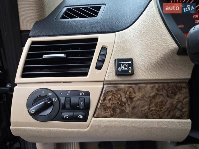 Чорний БМВ Х3, об'ємом двигуна 2 л та пробігом 249 тис. км за 8333 $, фото 108 на Automoto.ua