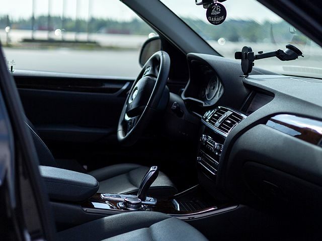 Чорний БМВ Х3, об'ємом двигуна 2 л та пробігом 188 тис. км за 16299 $, фото 4 на Automoto.ua