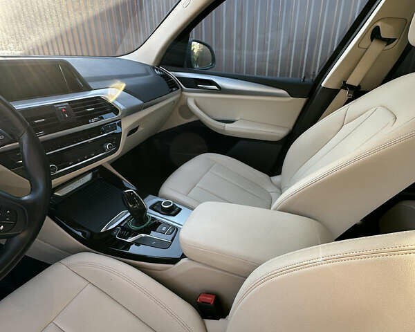 Чорний БМВ Х3, об'ємом двигуна 2 л та пробігом 63 тис. км за 27000 $, фото 9 на Automoto.ua