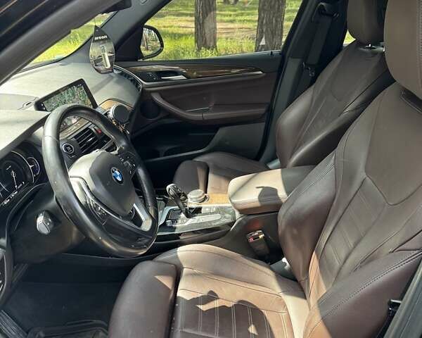 Черный БМВ Х3, объемом двигателя 2 л и пробегом 182 тыс. км за 28000 $, фото 4 на Automoto.ua