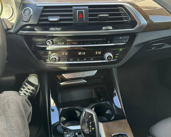 Чорний БМВ Х3, об'ємом двигуна 2 л та пробігом 190 тис. км за 26300 $, фото 16 на Automoto.ua