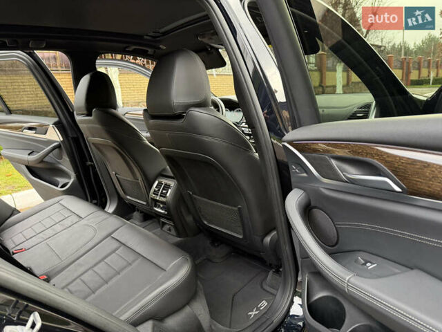 Черный БМВ Х3, объемом двигателя 3 л и пробегом 90 тыс. км за 37950 $, фото 68 на Automoto.ua