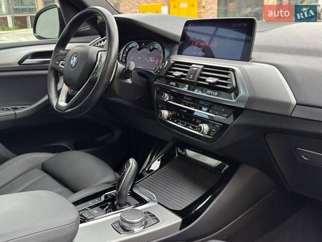 Чорний БМВ Х3, об'ємом двигуна 2 л та пробігом 112 тис. км за 28000 $, фото 10 на Automoto.ua