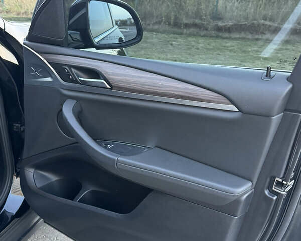 Черный БМВ Х3, объемом двигателя 2 л и пробегом 81 тыс. км за 27000 $, фото 13 на Automoto.ua