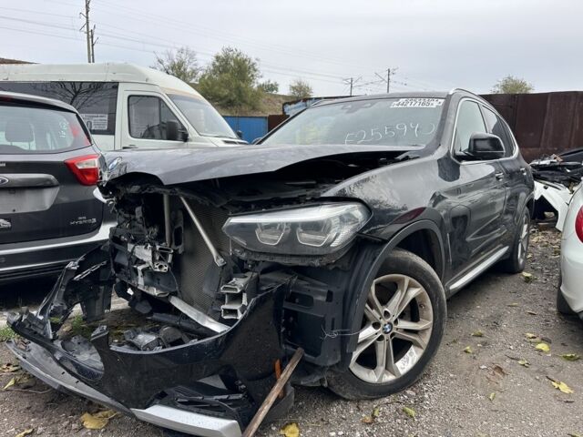 Черный БМВ Х3, объемом двигателя 2 л и пробегом 113 тыс. км за 15000 $, фото 4 на Automoto.ua