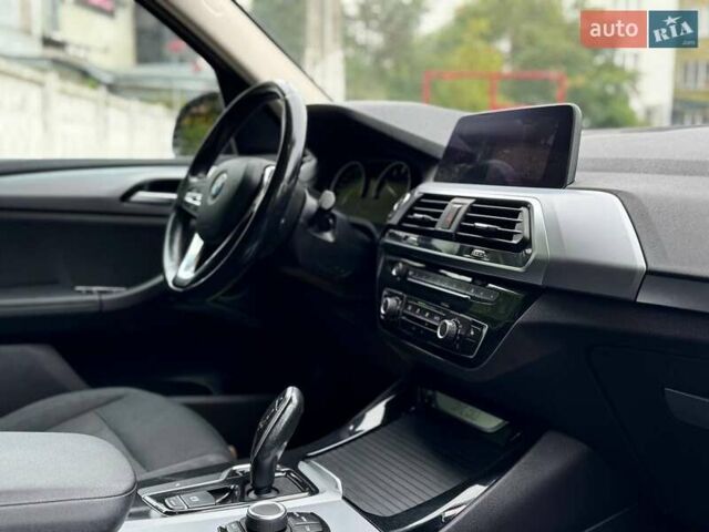 Чорний БМВ Х3, об'ємом двигуна 2 л та пробігом 115 тис. км за 29900 $, фото 12 на Automoto.ua
