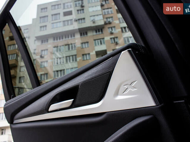 Черный БМВ Х3, объемом двигателя 3 л и пробегом 8 тыс. км за 52800 $, фото 35 на Automoto.ua