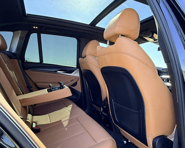 Чорний БМВ Х3, об'ємом двигуна 2 л та пробігом 39 тис. км за 49999 $, фото 11 на Automoto.ua