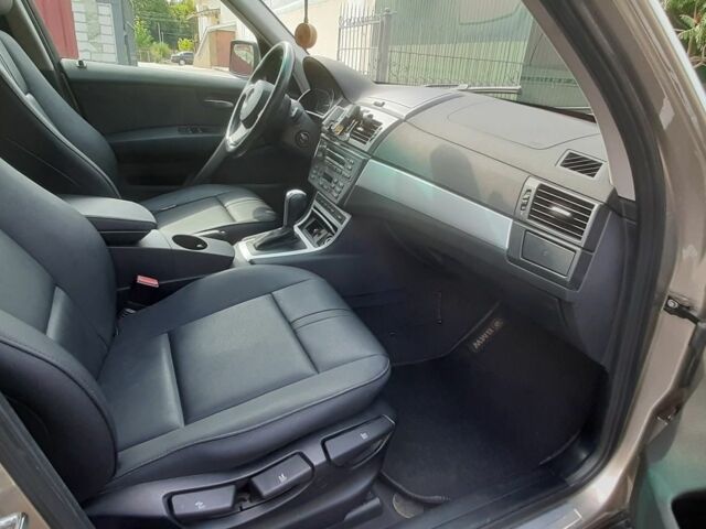 Коричневый БМВ Х3, объемом двигателя 2 л и пробегом 211 тыс. км за 8500 $, фото 3 на Automoto.ua