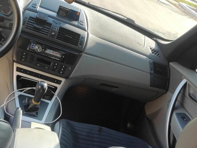 Серый БМВ Х3, объемом двигателя 3 л и пробегом 400 тыс. км за 7900 $, фото 6 на Automoto.ua