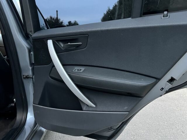 Сірий БМВ Х3, об'ємом двигуна 3 л та пробігом 275 тис. км за 5846 $, фото 19 на Automoto.ua