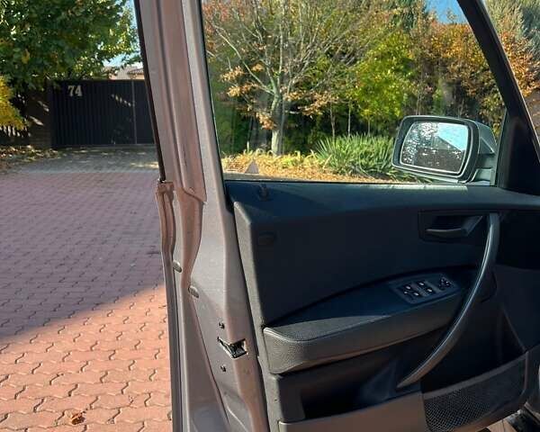 Серый БМВ Х3, объемом двигателя 2.99 л и пробегом 320 тыс. км за 9850 $, фото 6 на Automoto.ua