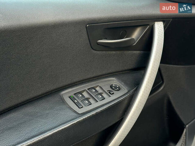 Серый БМВ Х3, объемом двигателя 3 л и пробегом 350 тыс. км за 8049 $, фото 31 на Automoto.ua