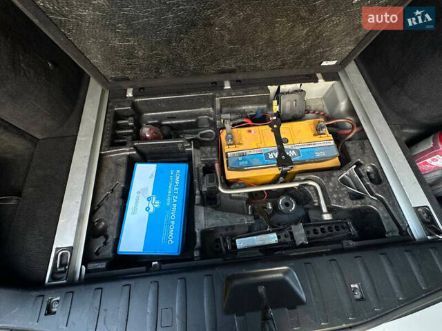 Серый БМВ Х3, объемом двигателя 3 л и пробегом 350 тыс. км за 8049 $, фото 49 на Automoto.ua