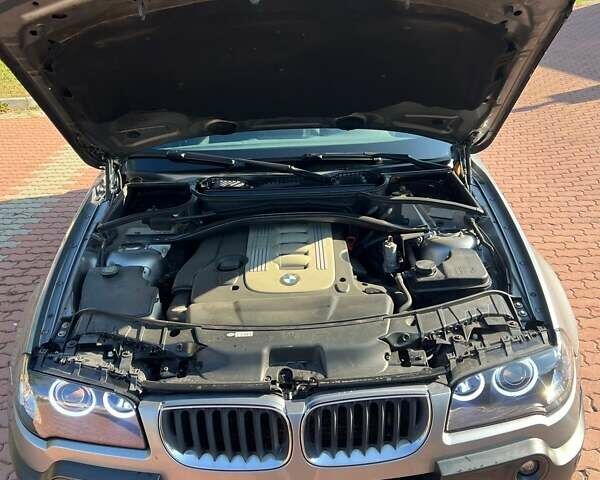 БМВ Х3 2004 у Чернівцях на Automoto.ua Сірий БМВ Х3, об'ємом двигуна 2.99 л та пробігом 320 тис. км за 9850 $, фото 5 на Automoto.ua
