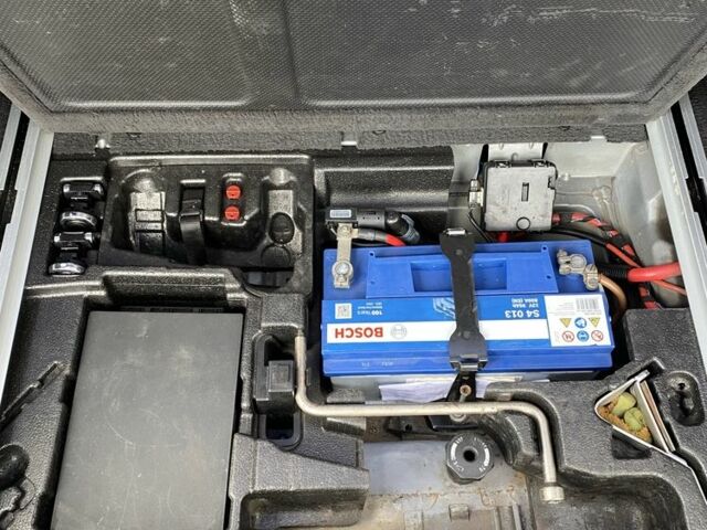 Серый БМВ Х3, объемом двигателя 2 л и пробегом 250 тыс. км за 5000 $, фото 4 на Automoto.ua