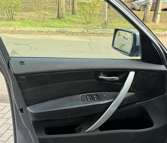 Серый БМВ Х3, объемом двигателя 3 л и пробегом 300 тыс. км за 5300 $, фото 11 на Automoto.ua