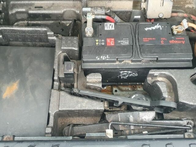 Серый БМВ Х3, объемом двигателя 2 л и пробегом 314 тыс. км за 4500 $, фото 21 на Automoto.ua