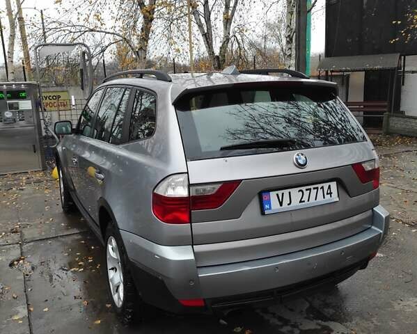 Серый БМВ Х3, объемом двигателя 2 л и пробегом 357 тыс. км за 4500 $, фото 6 на Automoto.ua
