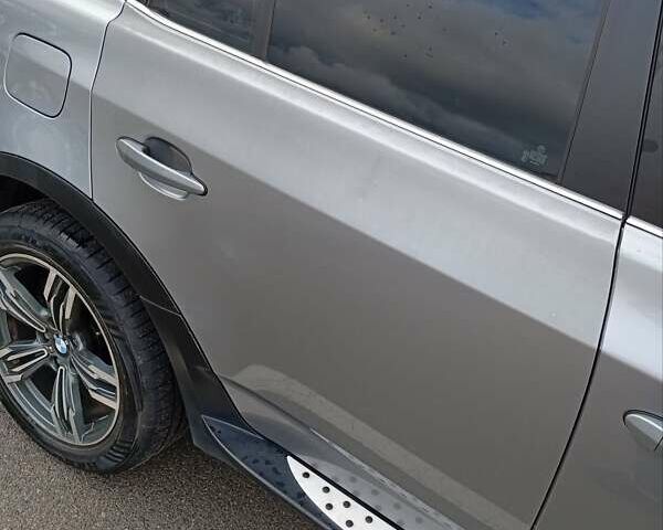 Серый БМВ Х3, объемом двигателя 3 л и пробегом 198 тыс. км за 9000 $, фото 2 на Automoto.ua