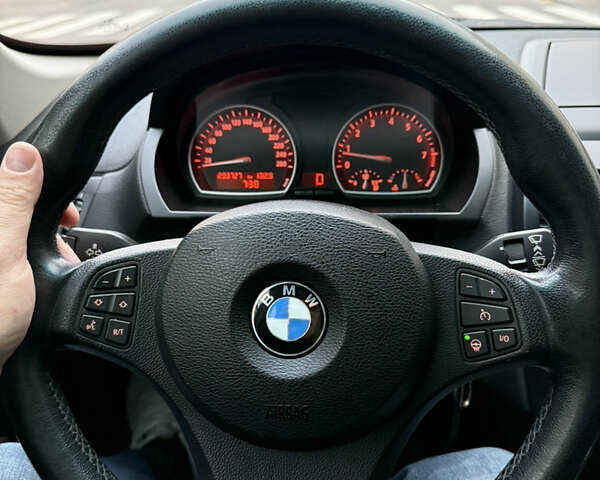 Серый БМВ Х3, объемом двигателя 3 л и пробегом 234 тыс. км за 9500 $, фото 1 на Automoto.ua