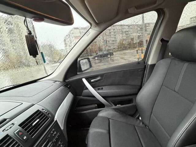 Серый БМВ Х3, объемом двигателя 3 л и пробегом 295 тыс. км за 5500 $, фото 2 на Automoto.ua