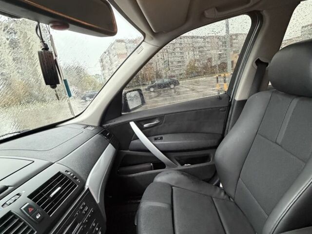 Серый БМВ Х3, объемом двигателя 3 л и пробегом 295 тыс. км за 5500 $, фото 1 на Automoto.ua