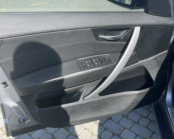 Серый БМВ Х3, объемом двигателя 2 л и пробегом 285 тыс. км за 9200 $, фото 5 на Automoto.ua