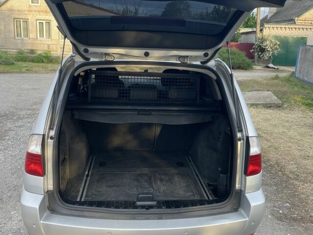 Серый БМВ Х3, объемом двигателя 2 л и пробегом 300 тыс. км за 4500 $, фото 6 на Automoto.ua