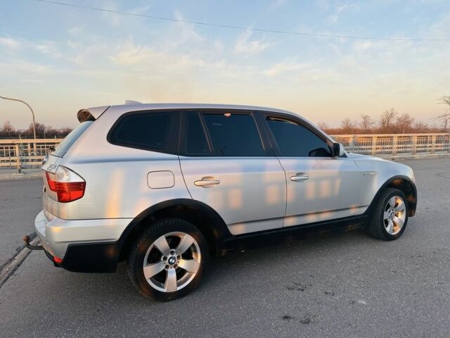 Серый БМВ Х3, объемом двигателя 2 л и пробегом 300 тыс. км за 4500 $, фото 4 на Automoto.ua