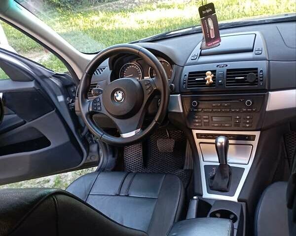 Серый БМВ Х3, объемом двигателя 2 л и пробегом 300 тыс. км за 10000 $, фото 5 на Automoto.ua